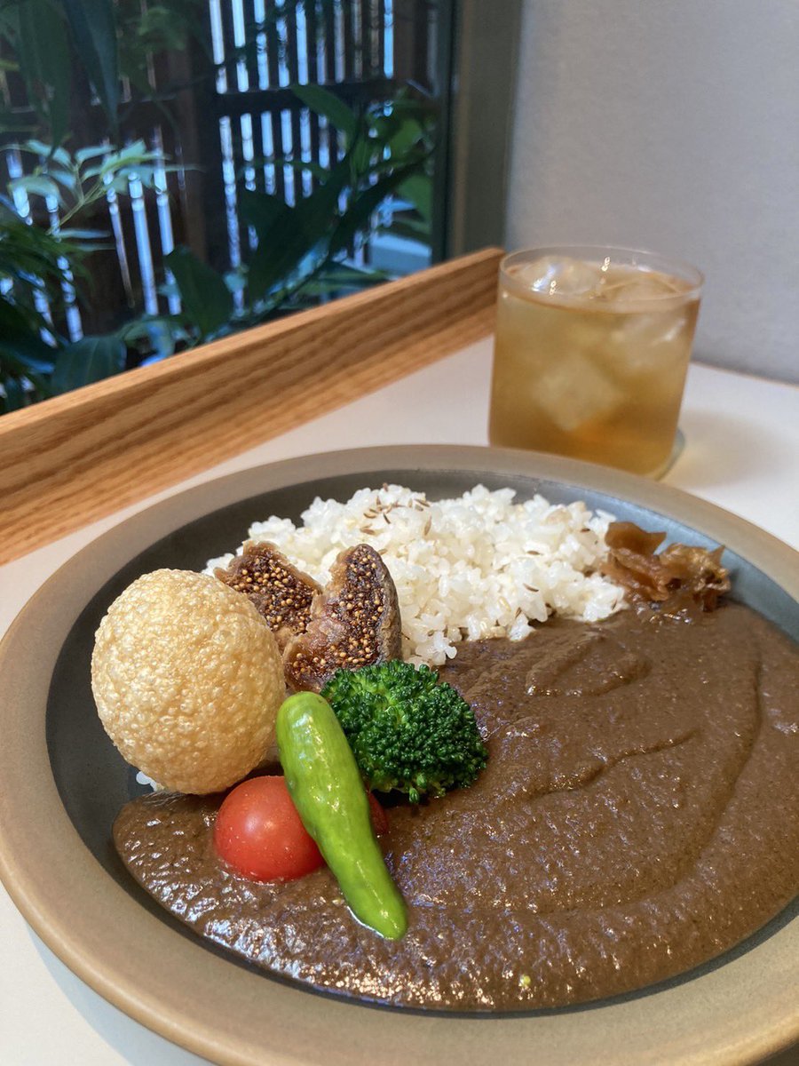 SHIBUYA_SAUNAS's tweet image. 【新メニュー】カカオとヘーゼルナッツのカレー

11月1日(水)より、＃渋谷SAUNAS 内のレストラン「ATAGO」にて、新メニューの「＃カカオとヘーゼルナッツのカレー」が登場いたします。
カカオのビターな香りとナッツのコクが際立つ、鮮烈な旨辛さが特徴です。是非ご賞味ください！…