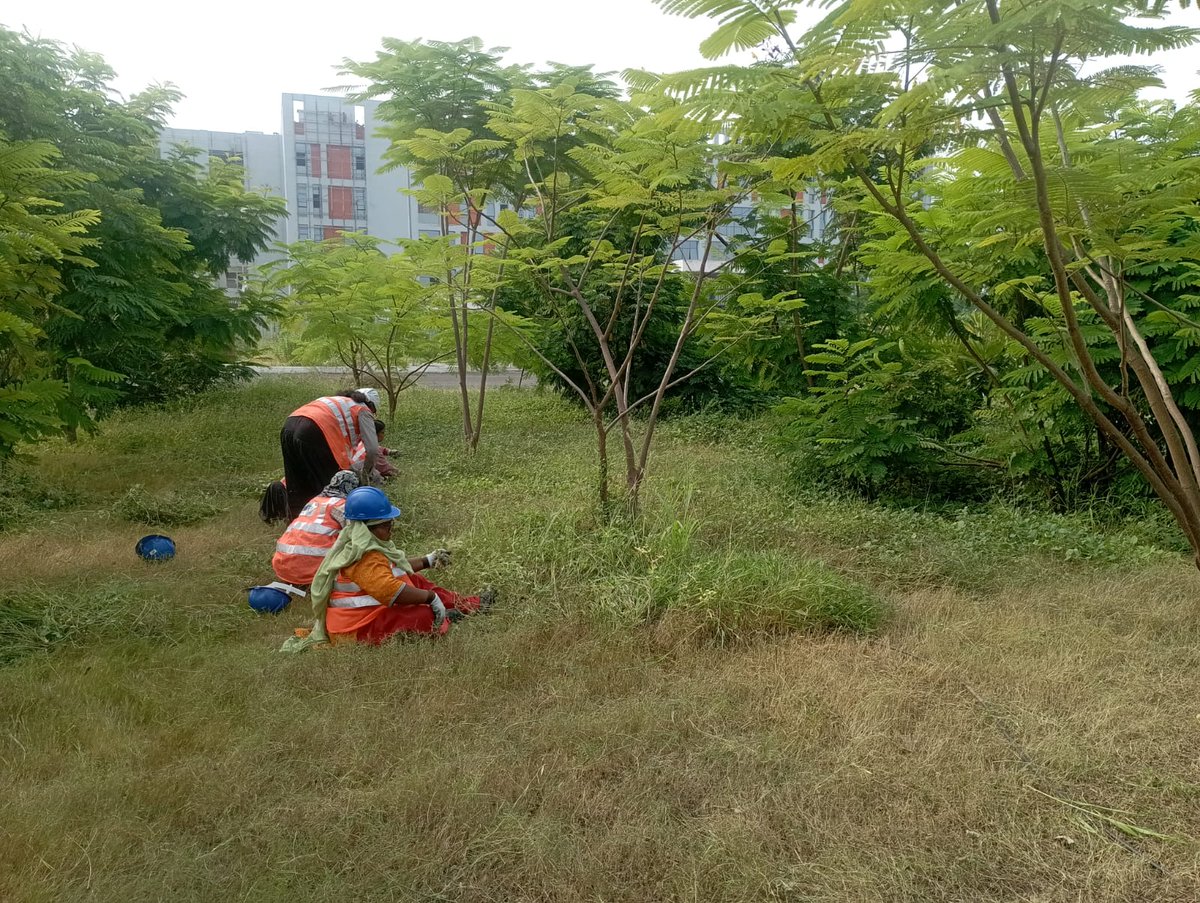 Under Special Campaign 3.0, HSCC has conducted a cleanliness drive on its under-construction site at GMC Chandrapur.

<a href="/PMOIndia/">PMO India</a>
<a href="/MoHUA_India/">Ministry of Housing and Urban Affairs</a>
<a href="/OfficialNBCC/">NBCC (India) Limited</a>
<a href="/HardeepSPuri/">Hardeep Singh Puri</a>
<a href="/AmritMahotsav/">Amrit Mahotsav</a>