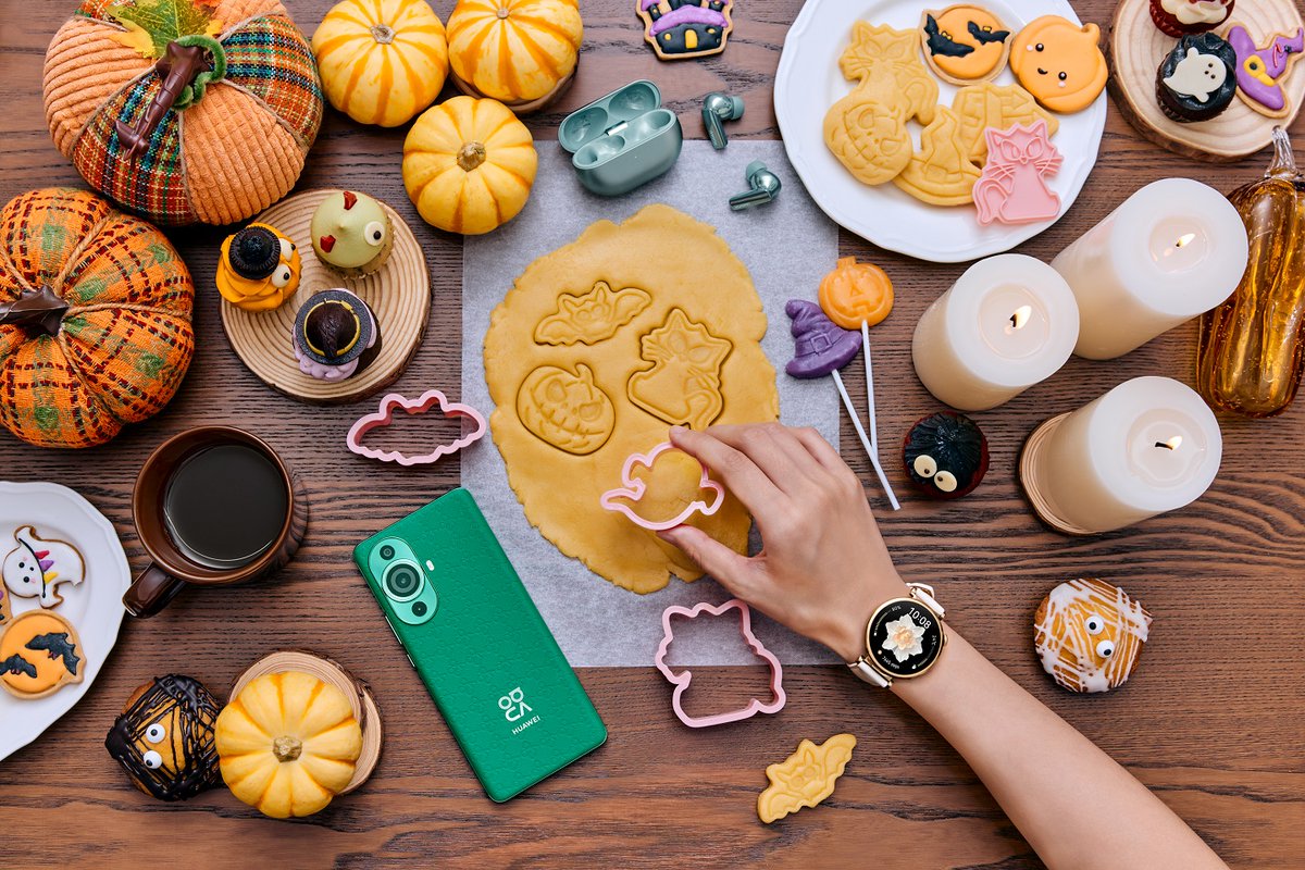 HuaweiMobile's tweet photo. It is time for #Halloween ! Join us in the spooky kitchen as we brew up some Halloween cookie magic fit for a spooktacular fiesta. 🍪🎃 
#HUAWEInova11Pro #HUAWEIFreeBudsPro3 #HUAWEIWATCHGT4 https://t.co/VizJmmxfQu