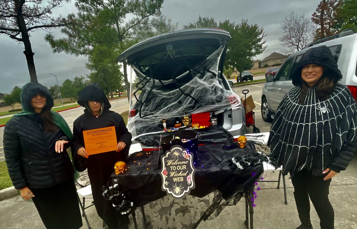 MsDamarys's tweet image. Trunk or Treat was a huge success!! Our community showed out and had fun regardless of the weather! Proud to be a 🦁 @HumbleISD_PLE @KWhite_PLE #4thgradeteam #community #humbletx #familyfun