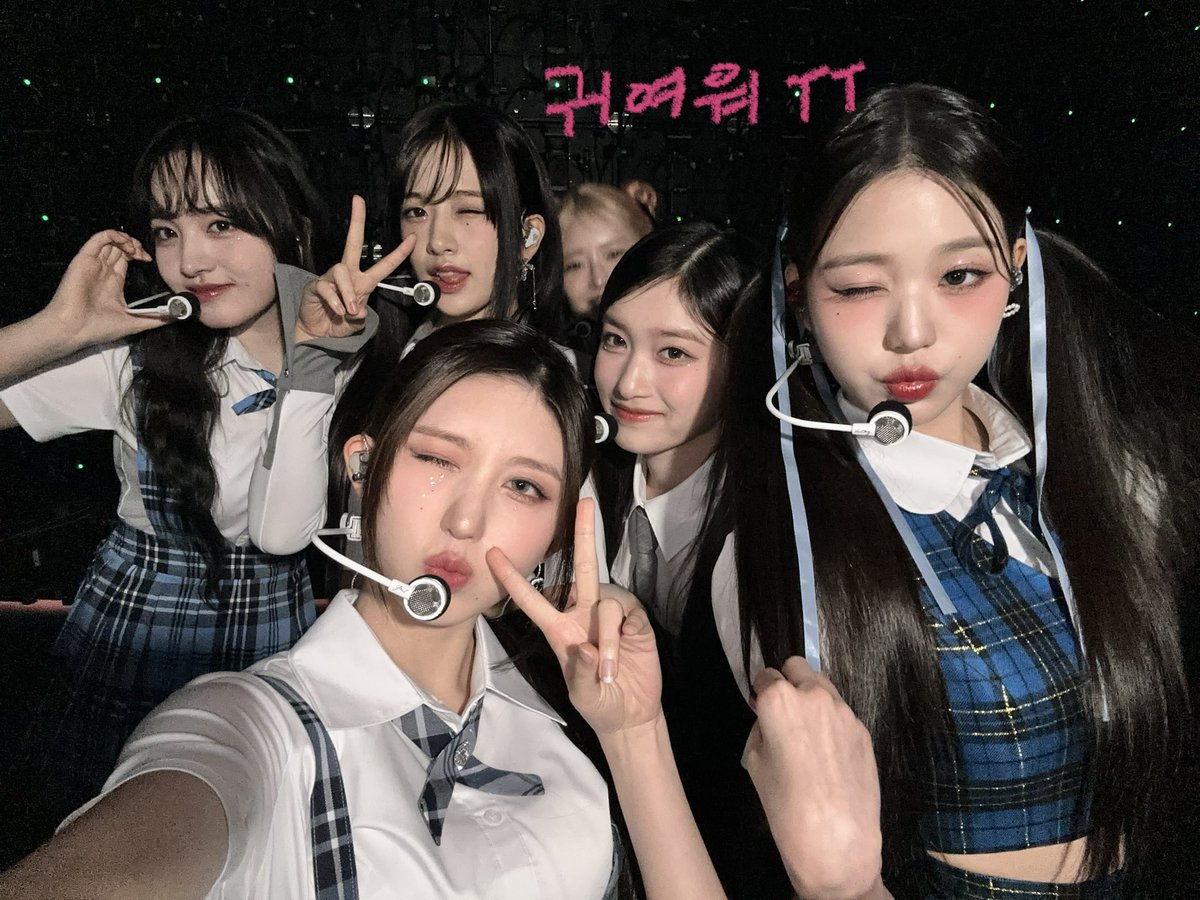 다이브 우리 오늘 데뷔 700일이에요💝

#IVE #아이브 #GAEUL #가을 
#1stEP #IVEMINE 
#Eitherway #OfftheRecord #Baddie