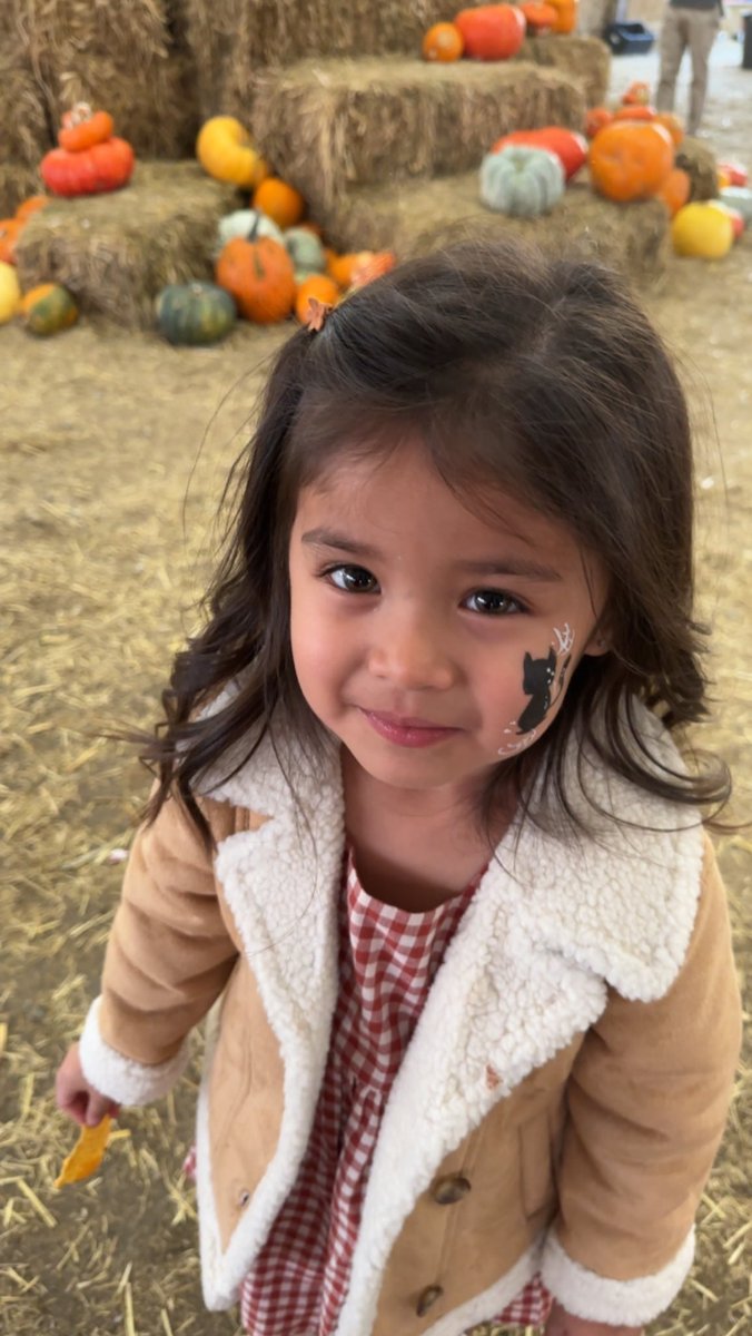 LL_Kool_A's tweet photo. The pumpkin pathch #MilaMonday 🥰 https://t.co/TH0Wd7tWSb