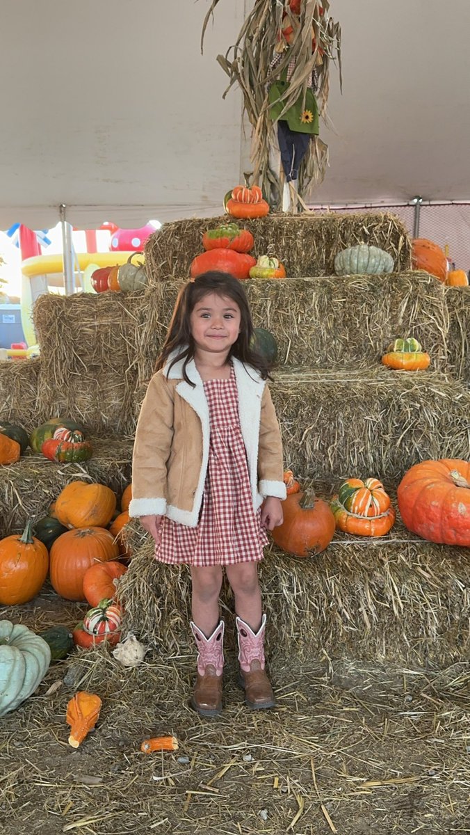 LL_Kool_A's tweet photo. The pumpkin pathch #MilaMonday 🥰 https://t.co/TH0Wd7tWSb