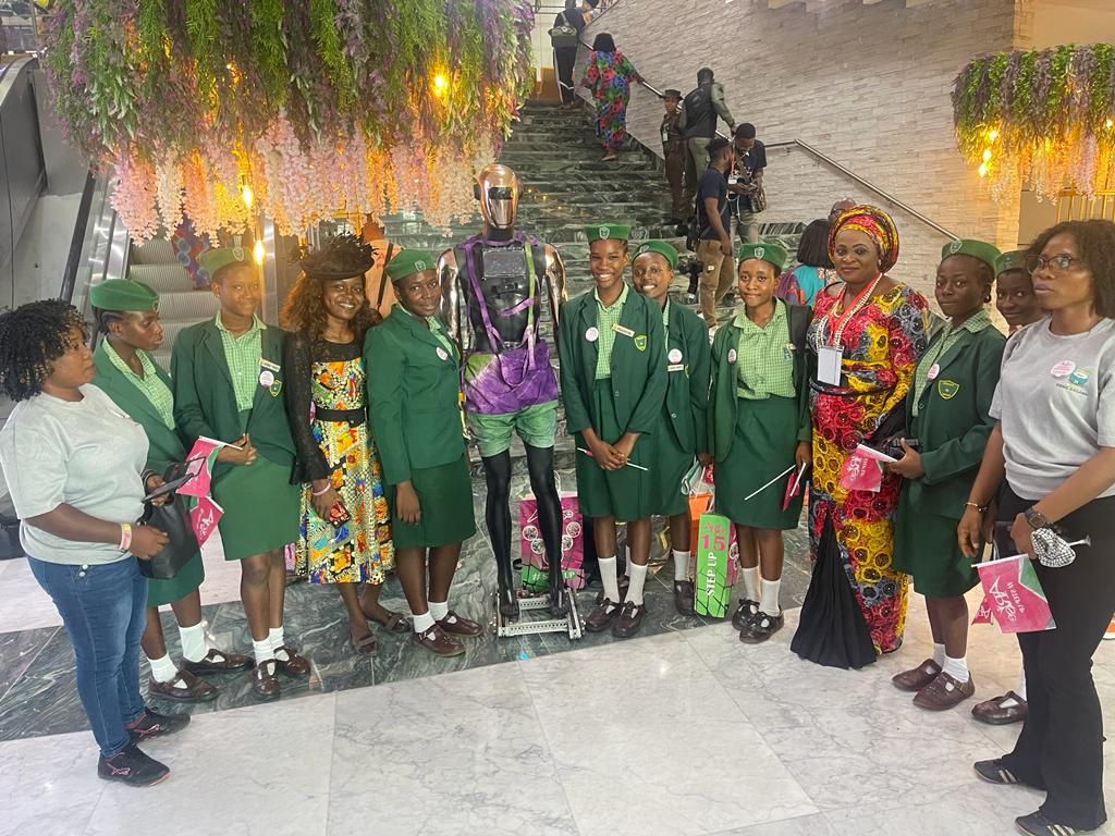 coderina's tweet image. Trending Nigerian Robot 🤖 continues tour
Kiki Shaggy was at the ARise Women Conference in VI Lagos.
The kids were more than happy to interact.
#coderinaib
@sap4good @dowNewsroom @NigEducation @FIRSTLEGOLeague @Ford @firstweets @LEGOFoundation
#STEAMeducation #morningcartoons