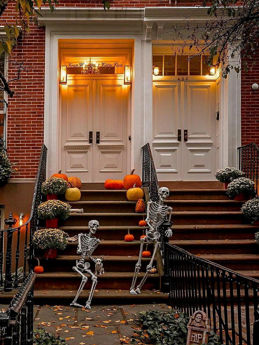 Dannydfpzeda's tweet photo. trick or treat https://t.co/tw8gN0s4Vs