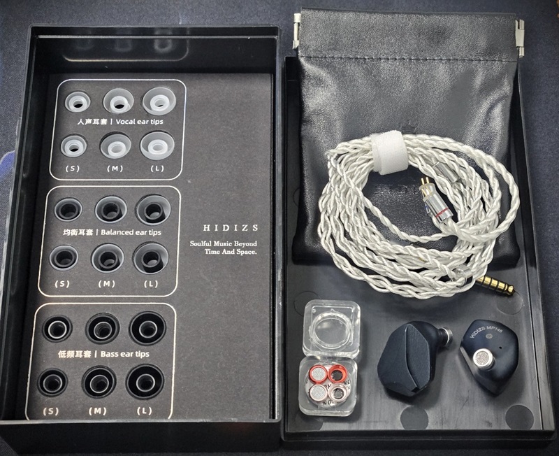 Twit_ARCELO's tweet photo. #HIDIZS #MP145 Test part 1. Appearance and Detail 1st
- Structure : Metal Shell & Metal Plate (14.5mm PLANAR)
- Function : FR Change Nozzle Damper 3set
- Silver Cable, Wide/Medium/Small Borea eartips, Pouch https://t.co/UWf2KXHXjI