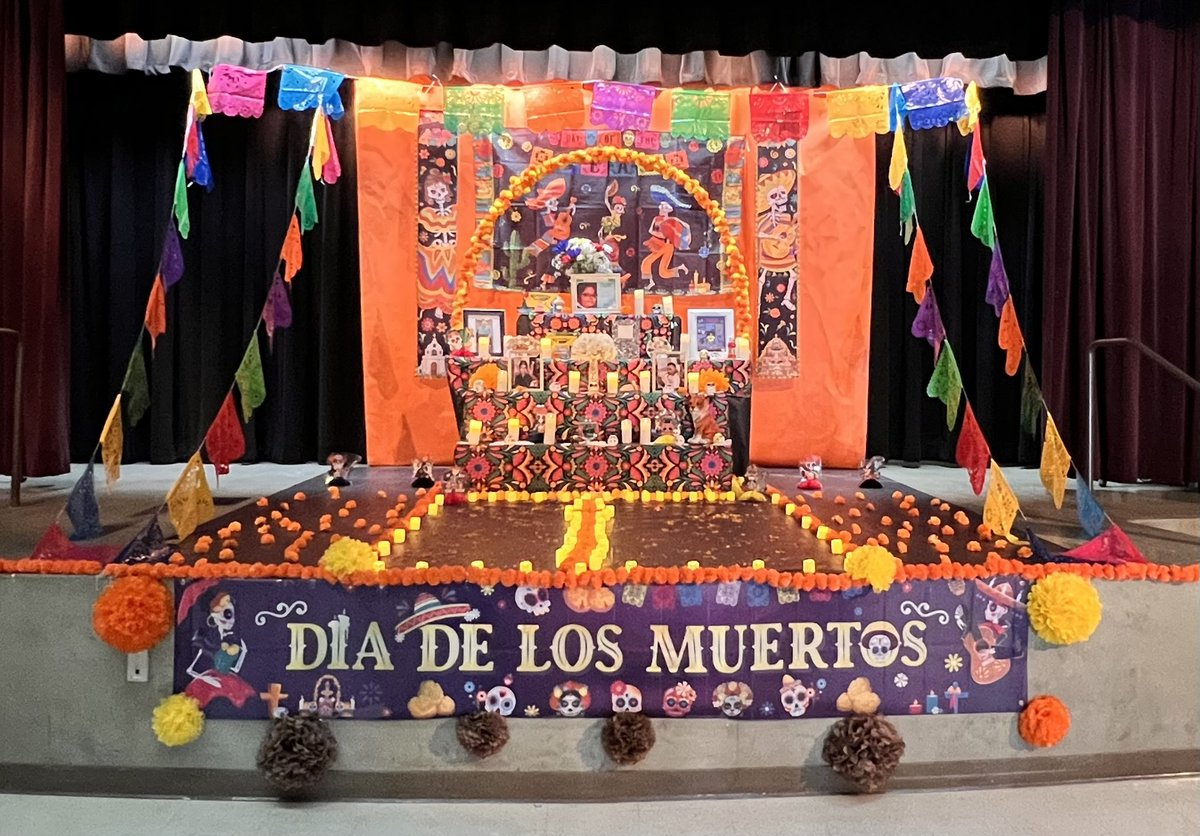 Thank you to our parent volunteers for creating this beautiful Día de los Muertos display for our students to admire and learn. Students, bring a framed picture of a love one to remember their life. Drop it off in  the front office. #rialtomiddleschool #celebrateeveryonesculture