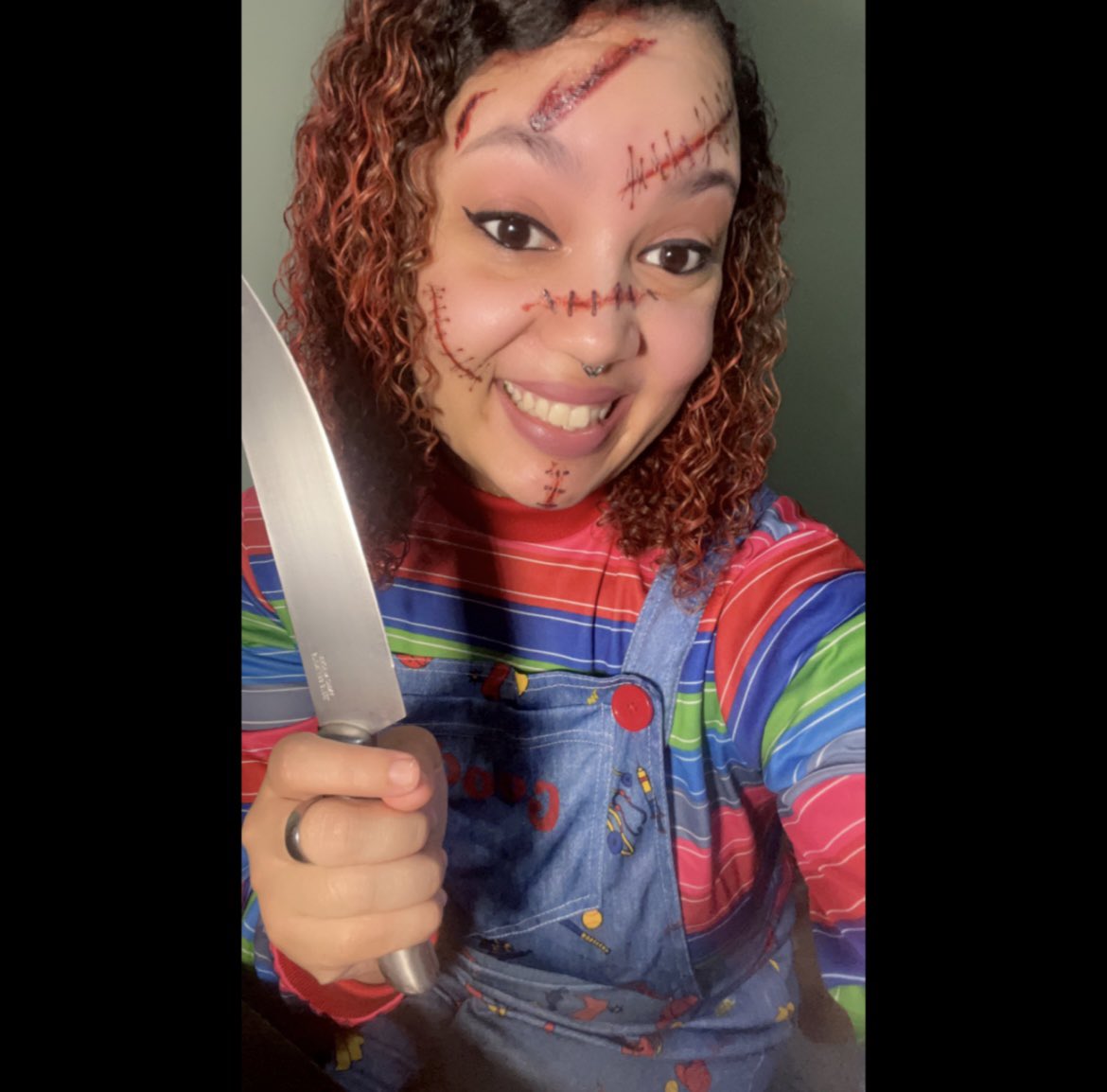 AcnhBray's tweet photo. hi, we’re chucky. wanna play? 🔪 #AnimalCrossingNewHorizons #acnh #animalcrossing #chucky https://t.co/7N13MHy7xW