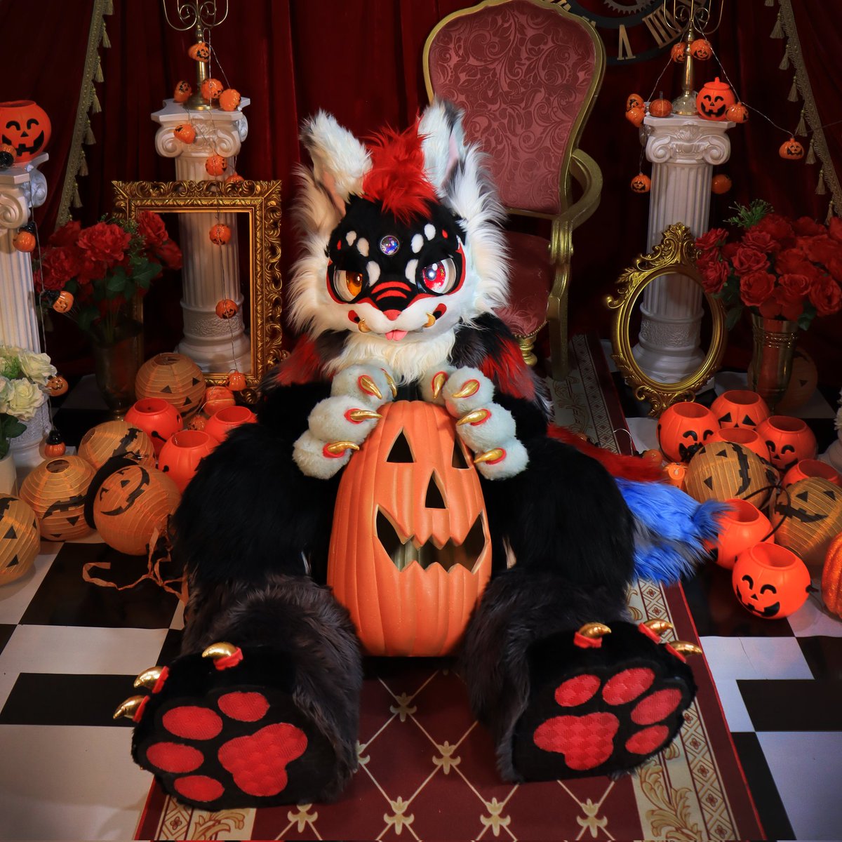 KAMIIkitsune's tweet photo. This is Halloween
Everybody make a scene
Trick or treat till the neighbor's gonna die of fright 🎃👻

📸: @KAMIIKAMIIIIII

Hi guys! I'm Kamii and I'll active on X from today.  Hope we can be friends. Happy Halloween 🎃
#FursuitEveryday #Halloween #fursuit #kemono #Halloween2023 https://t.co/M945Ax4IKg
