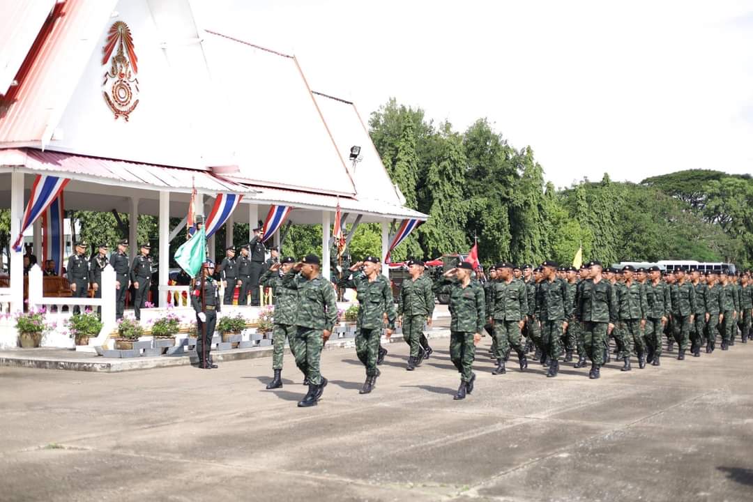 6irARMY's tweet photo. 🇹🇭 🇹🇭พิธีอำลาธงชัยเฉลิมพลและมอบใบประกาศเกียรติคุณทหารปลดประจำการ 💂🏻‍♂️💂🏻‍♂️

📍กรมทหารราบที่ 6  จัดพิธีอำลาธงชัยเฉลิมพลและมอบใบประกาศเกียรติคุณ , ใบ สด.8 และบัตรทหารผ่านศึก ให้กับน้องๆทหารกองประจำการที่ครบกำหนดปลดประจำการ 

#กรมทหารราบที่6
#กองพลทหารราบที่6
#กองทัพภาคที่2 https://t.co/04glNzWOga