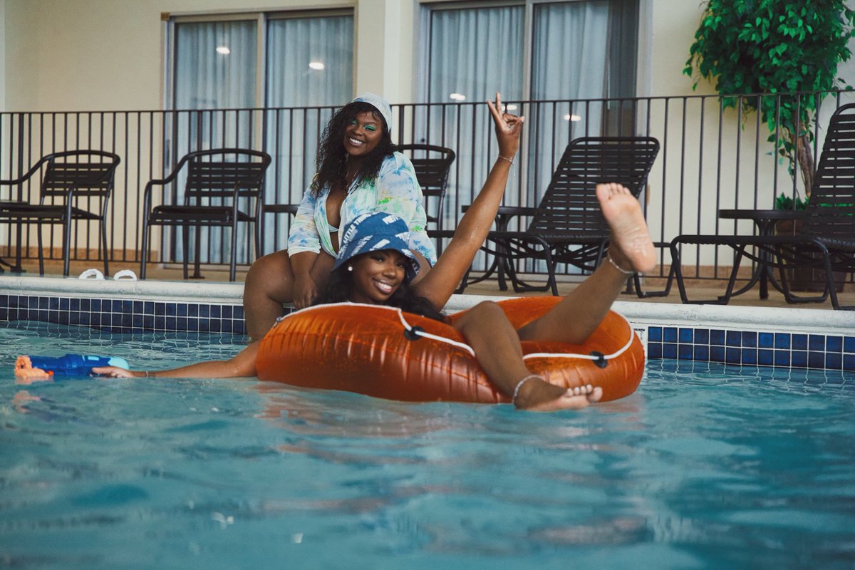 MarieMyiia's tweet photo. VIDEO OUT NOW 🥳 

https://t.co/j8YAyz7gt9 https://t.co/3VKSc1T2Sw