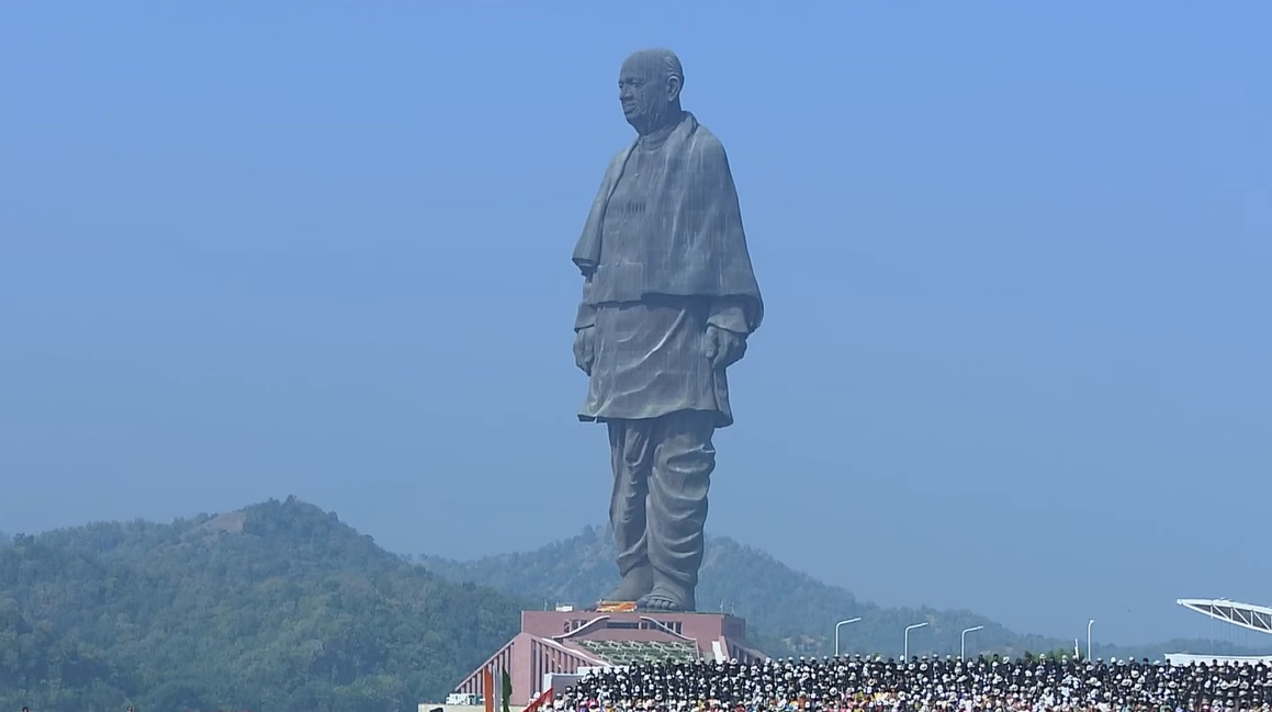 BJP4India's tweet photo. आज ऐसा कोई लक्ष्य नहीं है, जो भारत पा न सके।

ऐसा कोई संकल्प नहीं है, जो हम भारतवासी सिद्ध न कर सकें।

बीते 9 वर्षों में देश ने देखा है कि जब सबका प्रयास होता है, तो कुछ भी असंभव नहीं रह जाता।

- पीएम @narendramodi https://t.co/MovOxLViPZ