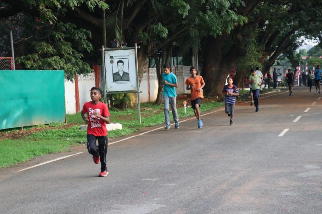 IaSouthern's tweet image. राष्ट्रीय एकता दिवस
On the occasion of, #NationalUnityDay , MEG & Centre organised #UnityRun for all ranks, families & Children of #MadrasSappers at #Bengaluru. #Pledgeforunity was administered to spread the message amongst fellow countrymen 
#SardarPatelJayanti 
#EktaDiwas