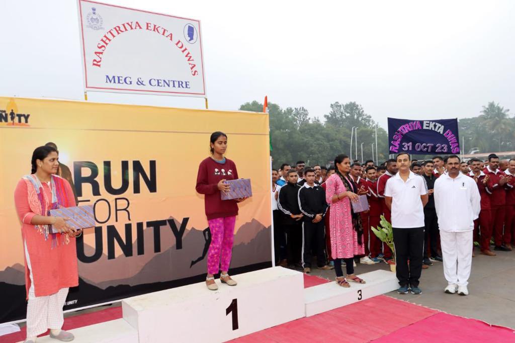IaSouthern's tweet image. राष्ट्रीय एकता दिवस
On the occasion of, #NationalUnityDay , MEG & Centre organised #UnityRun for all ranks, families & Children of #MadrasSappers at #Bengaluru. #Pledgeforunity was administered to spread the message amongst fellow countrymen 
#SardarPatelJayanti 
#EktaDiwas