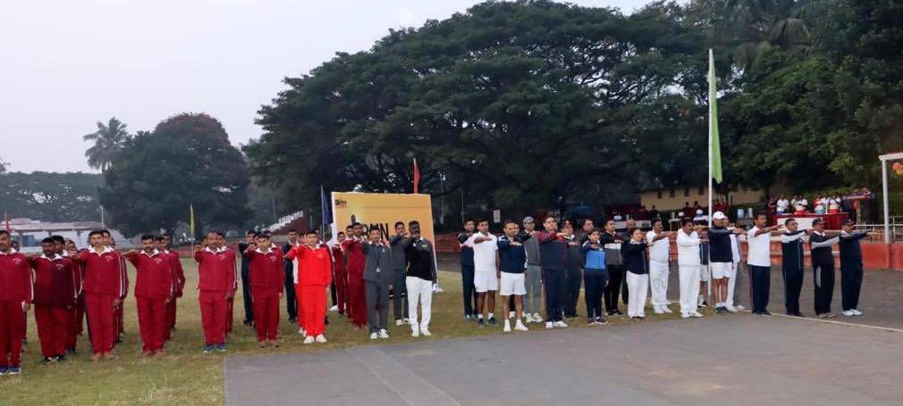 IaSouthern's tweet image. राष्ट्रीय एकता दिवस
On the occasion of, #NationalUnityDay , MEG & Centre organised #UnityRun for all ranks, families & Children of #MadrasSappers at #Bengaluru. #Pledgeforunity was administered to spread the message amongst fellow countrymen 
#SardarPatelJayanti 
#EktaDiwas