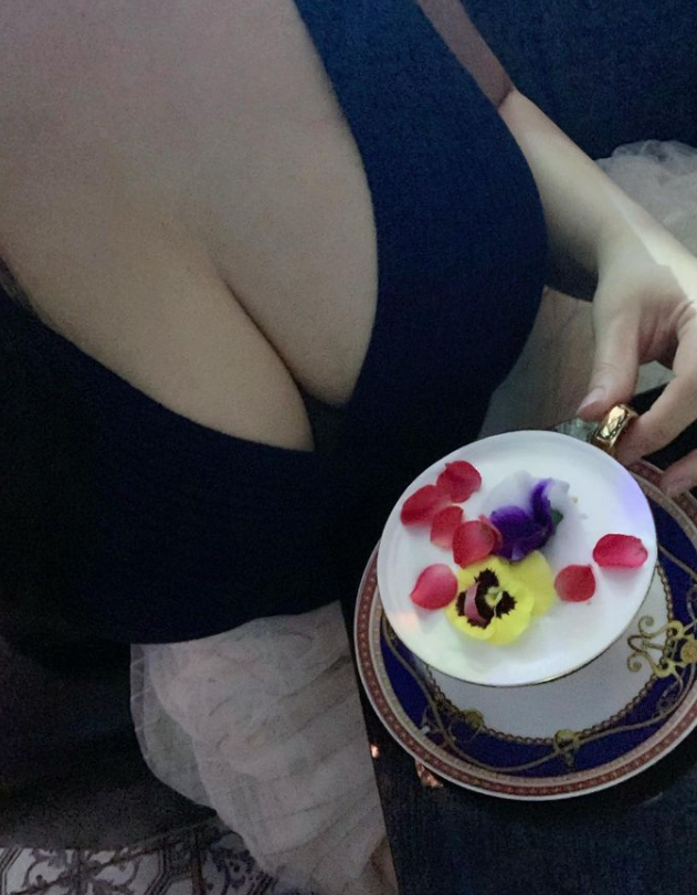 成都这两天还有没有约我得？ 没人约我就回北京了!