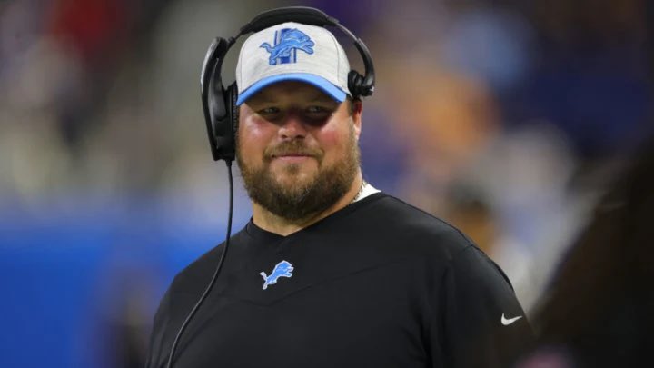 Spenmorax's tweet image. Detroit Lions OL coach Hank Fraley doesnt get nearly enough of the credit he deserves

MNF vs LVR:

- Backup center
- Two backup guards
- A third string guard at one point 
- A RB who people said “can’t run between the tackles”🥴
- 226 yards on the ground 😤
- 5.6 ypc💪🏼
#OnePride