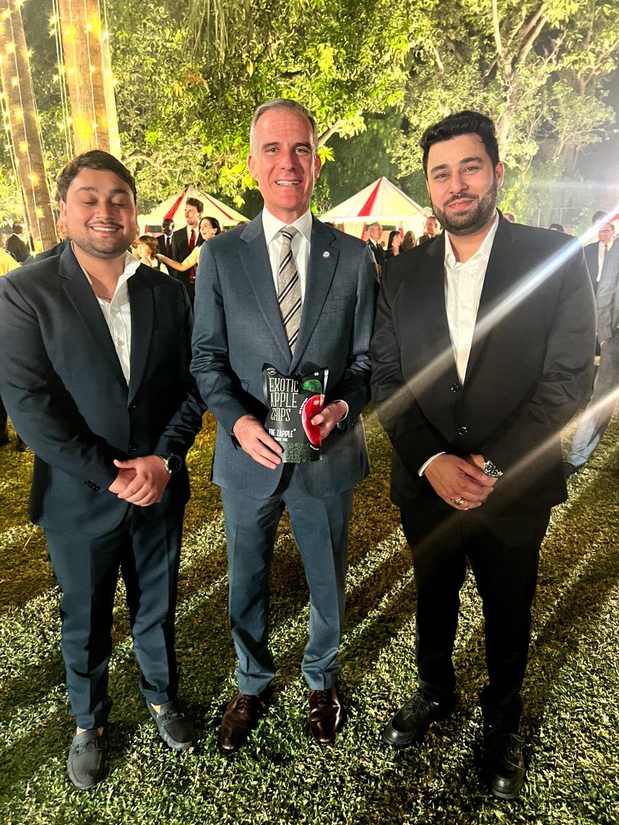 shabbaszaidi's tweet photo. It was an immense pleasure to meet His Excellency Mr. Eric Garcettic US Ambassador, yesterday Evening and discussed the Trade opportunities for the Export of The Zapple @thezapple1
Thank you. https://t.co/9jby2u4G4q