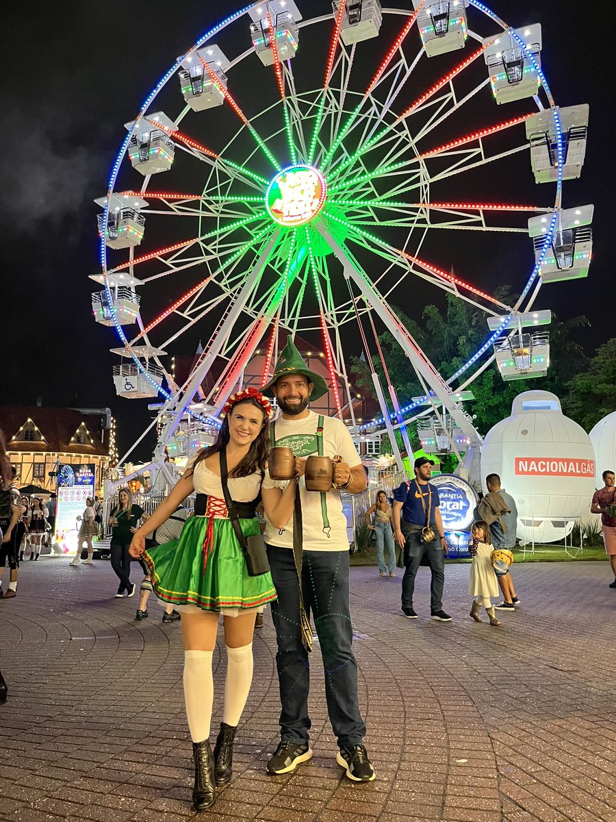 MerciaFernanda's tweet photo. Gente estive na Oktoberfest em Blumenau e amei! Aos fãs de cerveja vale muito curtir! Festa linda, animada e muitoooo organizada! Vale a pena! https://t.co/C7UR9La2yp