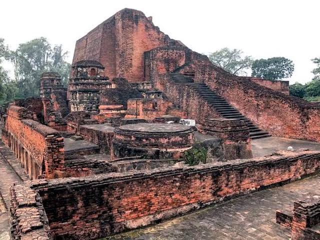 One of the biggest myths of Indian history is that Bakhtiyar Khalji destroyed Nalanda, some make it even more fanciful and claim that Khalji burnt Nalanda. This is of course not the case at all, as I explain in this video (youtu.be/T9PZ3wyX5AY) In fact there is inscriptional