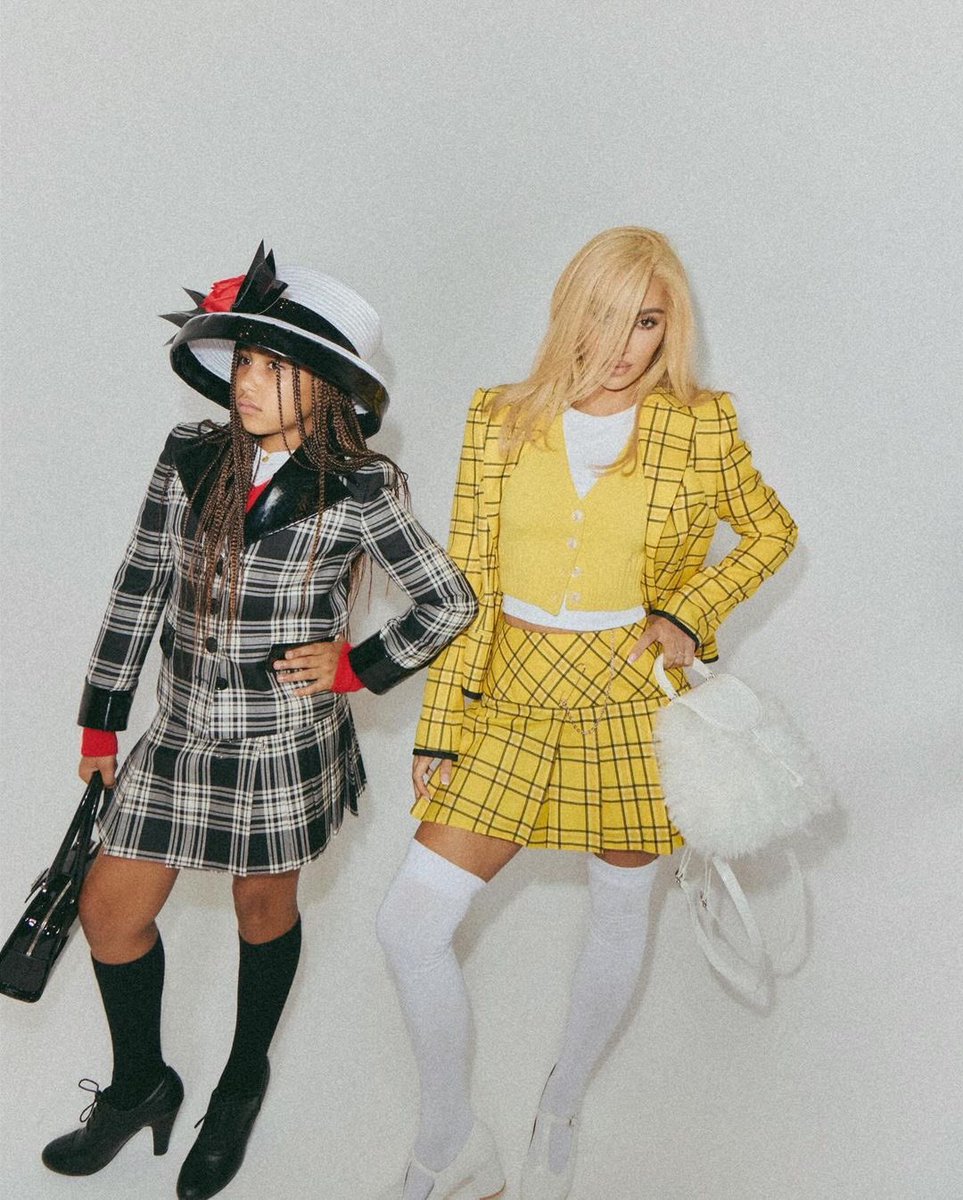 KimKardashian's tweet photo. Clueless https://t.co/SR8ZkWDHKE