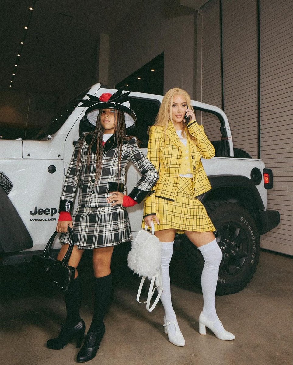KimKardashian's tweet photo. Clueless https://t.co/SR8ZkWDHKE