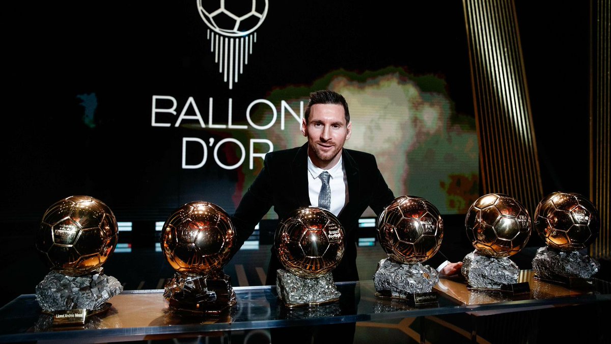 reference_sport's tweet image. La cérémonie du Ballon d'Or s'est déroulée ce lundi 30 octobre au théâtre du Chatelet à Paris. Sans surprise, Lionel Messi a remporté le trophée devant Erling Haaland et Kylian Mbappé, qui complètent le podium. Le champion du monde argentin est sacré pour la huitième fois.