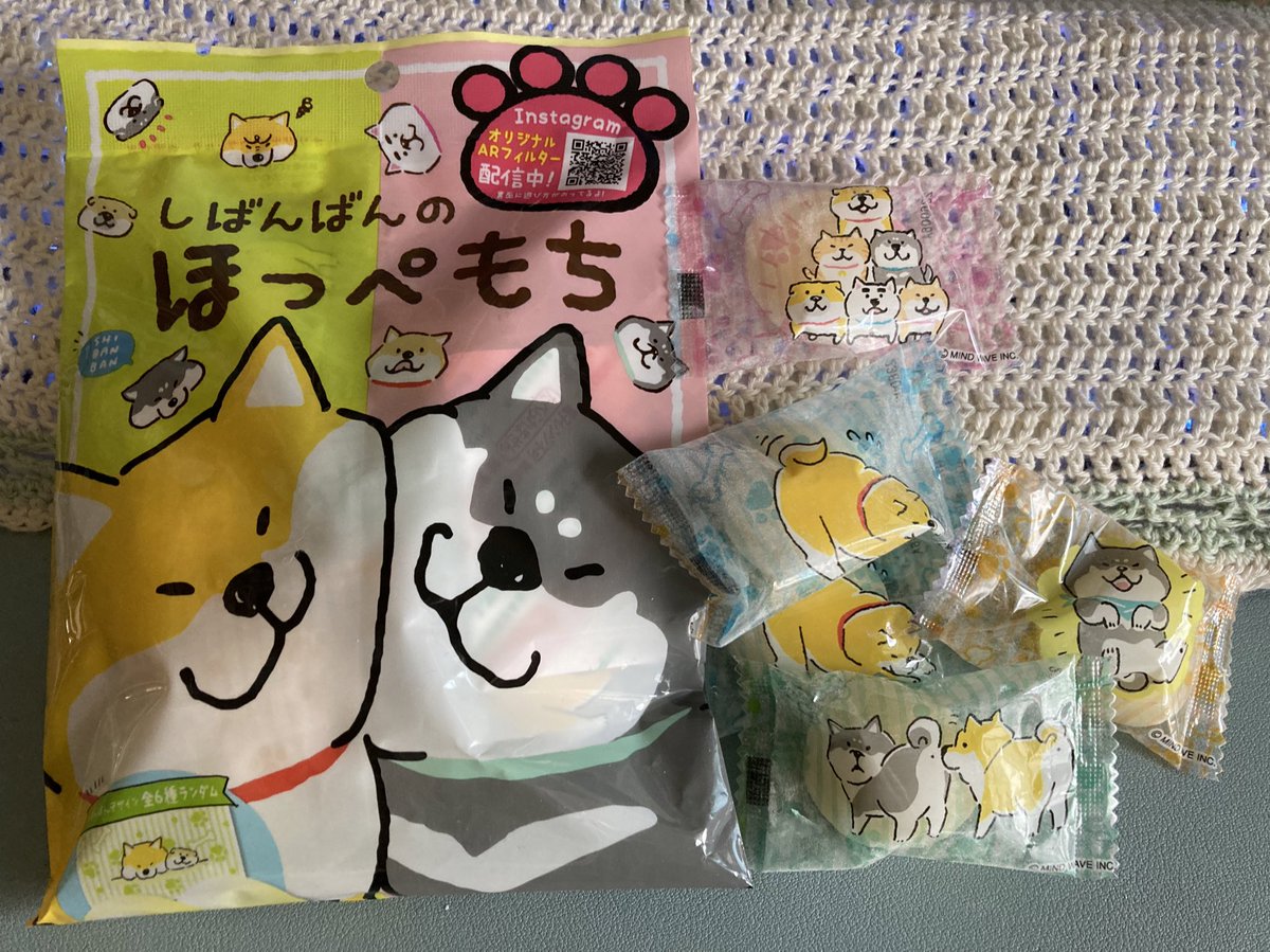 Liruru4's tweet photo. 誕プレで頂いた大好きなキャラクターとコラボしてるハンドクリーム✨
とっても伸びが良くて香りもふわっと香る良い感じなので、お薦めです💕
#KOSEINFINITY #BeautyHandSerum #ハンドクリーム
2枚目は最近見つけたお餅のお菓子🎵
可愛くて美味しいとか😋 https://t.co/UhnbqfKu9U