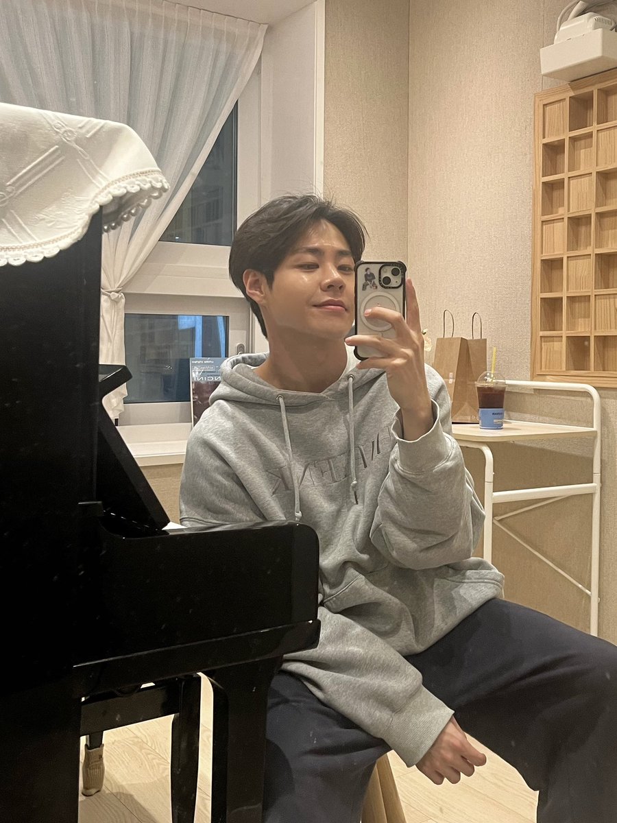 taeho_official's tweet photo. 드디어 꼭 부르고 싶었던 노래를 
이번에 부를수 있당 ㅎㅎ
크히히히히 기대하라구🩵
D-3!!!
#태호 #taeho https://t.co/cFZHxgSvgb