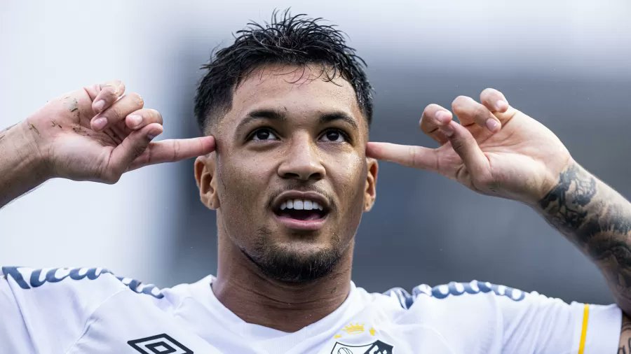 🇧🇷 Newcastle United are believed to be talking with Santos regarding 20 year old Brazilian striker Marcos Leonardo. A fee of up to €25m has been suggested for the striker to join #NUFC in January. 

We are certainly desperate for another striker and his record of 54 goals and 11