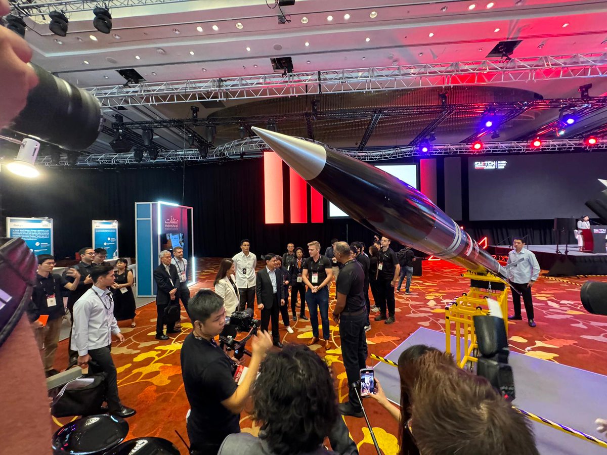 We were honoured to meet and share our vision on the future of space exploration and propulsion with Deputy Prime Minister,  Mr Heng Swee Keat at the SWITCH Exhibition in Singapore.

Do visit our booth at the Marina Bay Sands to learn more!