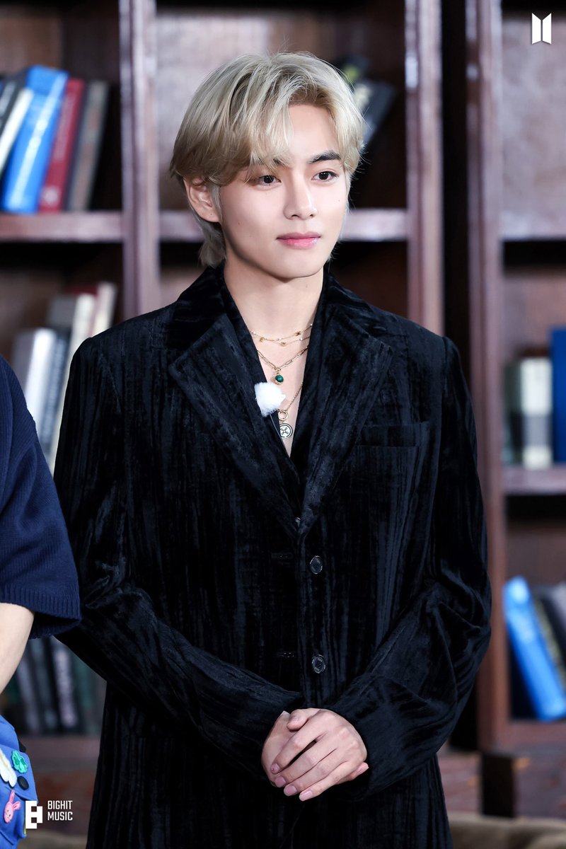 taehyung pics⚡️ tweet media