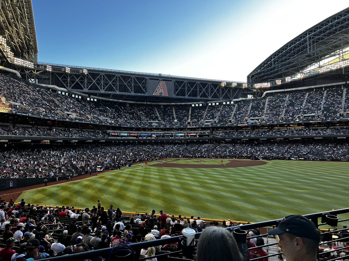 devour_diva's tweet image. Diamondbacks didn’t show up to punch them in the mouth tonight, but my first World Series games was still an absolute blast!

Couldn’t help but sit &amp;amp; think about all the ways that #DevourGO could create a killer #gaming experience while ordering #food &amp;amp; #experiencing the game!