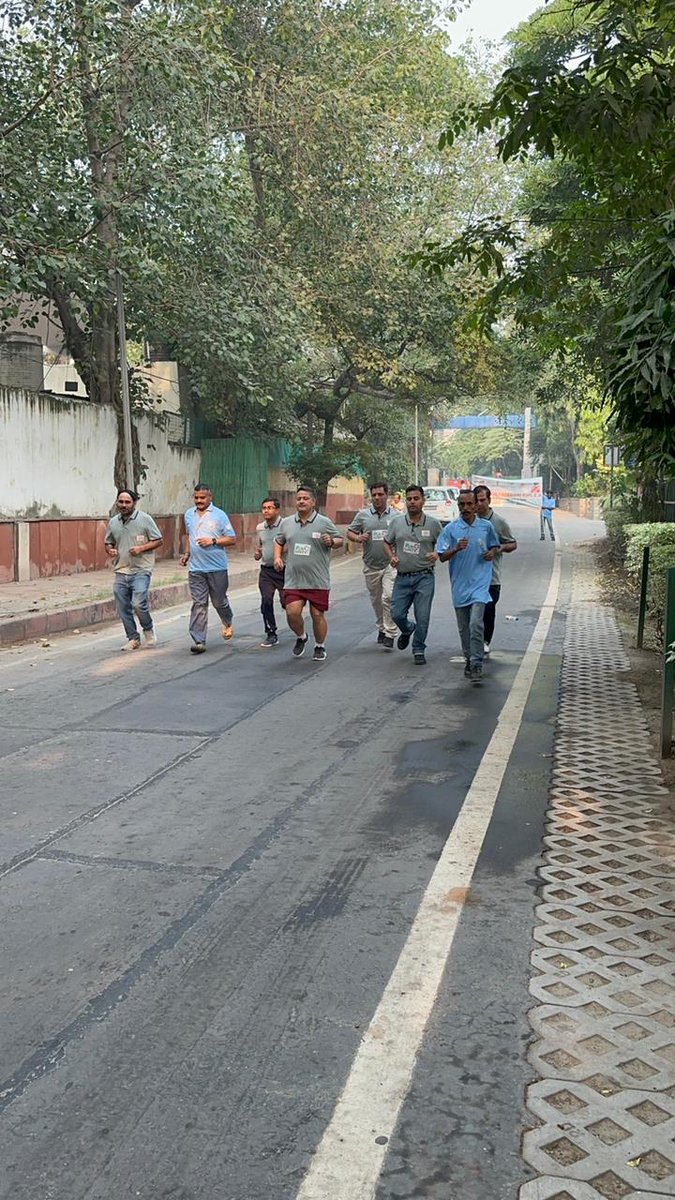 UIDAIDelhi's tweet photo. #आधार एक मजबूत राष्ट्र की ओर एक साथ कदम बढ़ा रहा है।

समाज में एकता और भाईचारे की भावना के साथ #NationalUnityDay मनाकर भारत के लौह पुरुष सरदार वल्लभभाई पटेल को उनकी जयंती पर याद किया जाता है।

#UIDAI क्षेत्रीय कार्यालय प्रगति मैदान पर #RunForUnity की झलक #सरदारपटेलजयंती #एकतादिवस https://t.co/rQMJocrahm