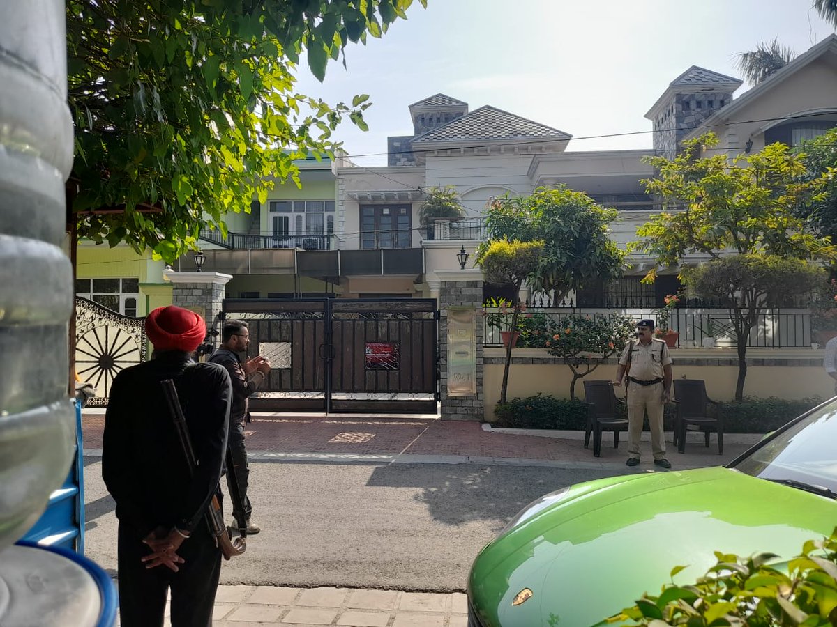 thetribunechd's tweet photo. ED raids #Mohali's @AAPPunjab MLA #KulwantSingh, other locations in #drugsprobe case
https://t.co/wwCZNeypuS https://t.co/iS4wmKIJ0c