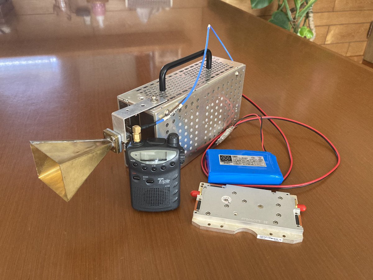 JH1OQH's tweet image. WAVELAB  Xp搭載24GHzトランスバーターが動き始めたが移動用30φ位Dishが無い
#WAVELAB  #24GHz