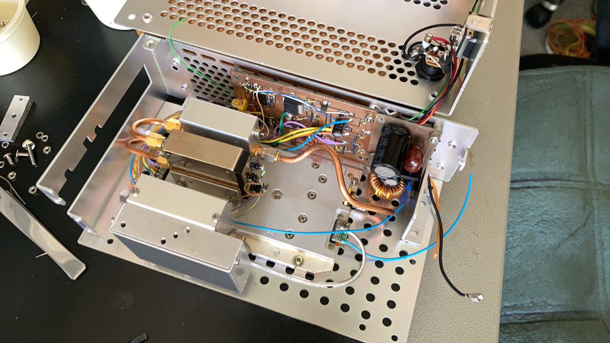 JH1OQH's tweet image. WAVELAB  Xp搭載24GHzトランスバーターが動き始めたが移動用30φ位Dishが無い
#WAVELAB  #24GHz