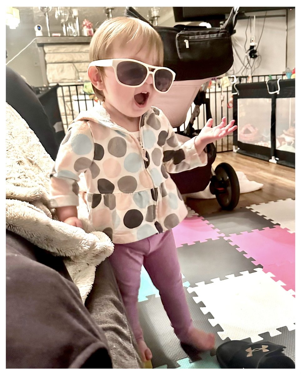 urduecksalesgi1's tweet photo. ⚜️ First Time Wearing Dad’s Sunglasses
“When summer's gone
Where will we be”
*
*
*
#RaisingJuliet
#StylingandProfiling https://t.co/PhasJies31