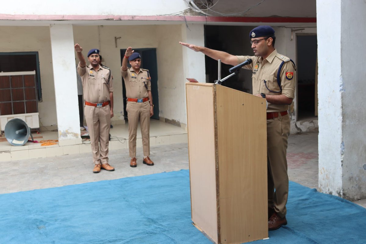 #baghpatpolic
आदरणीय सरदार वल्लभ भाई पटेल जी की जयंती के उपलक्ष्य में पुलिस अधीक्षक बागपत द्वारा #राष्ट्रीय_एकता_दिवस  के अवसर पर पुलिस अधीक्षक कार्यालय बागपत में राष्ट्रीय एकता की शपथ दिलाई गई।
<a href="/Uppolice/">UP POLICE</a>