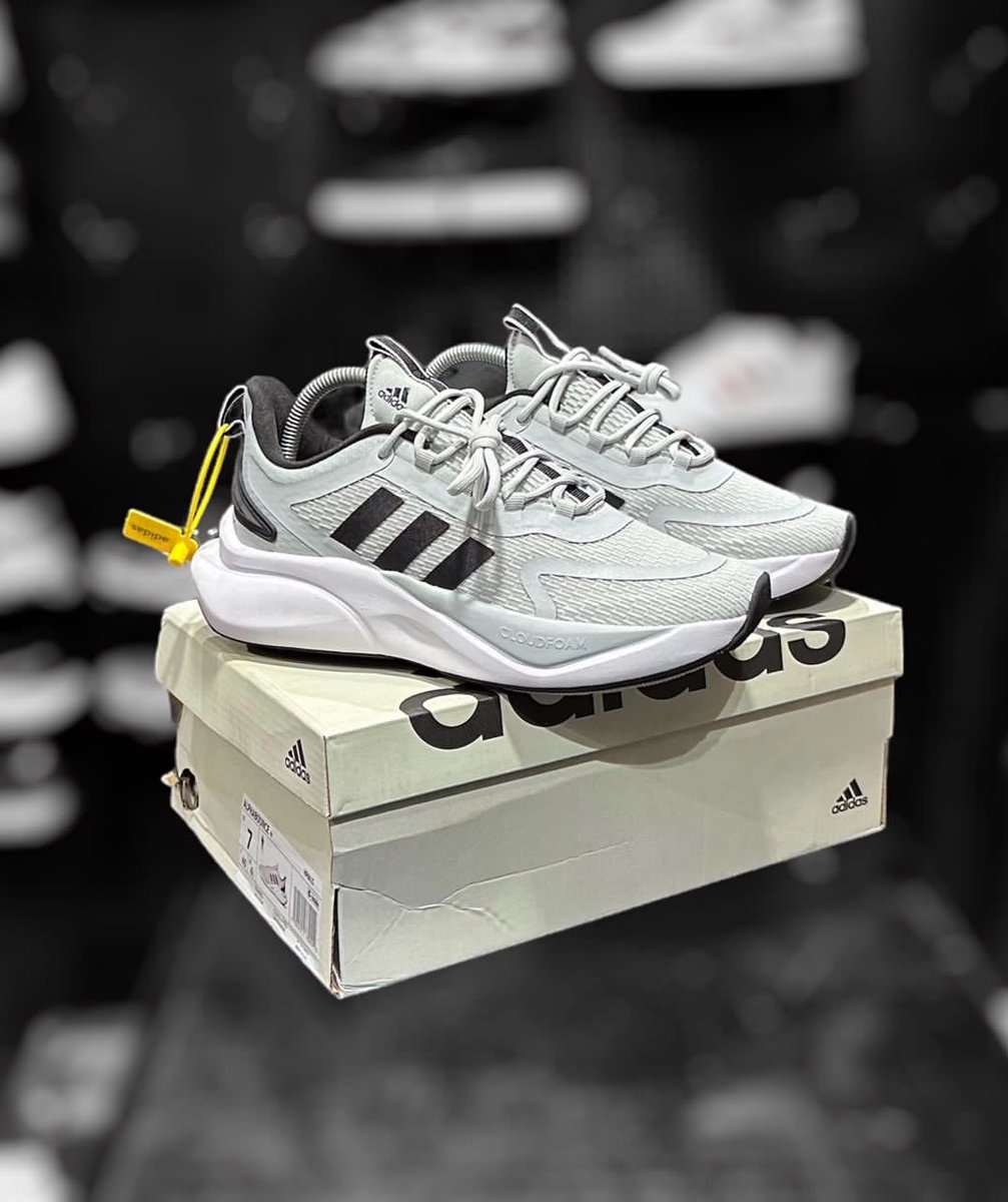 Pharesbyese's tweet photo. Adidas Originals Cloudfoam Running Sneakers 😍

Size : 40-45 

Price : 35,000

(Price is temporary) https://t.co/5WGG6NH0Ya