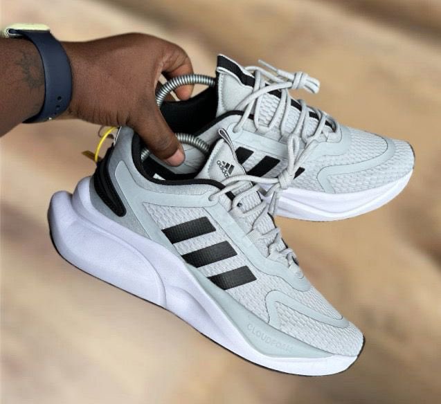 Pharesbyese's tweet photo. Adidas Originals Cloudfoam Running Sneakers 😍

Size : 40-45 

Price : 35,000

(Price is temporary) https://t.co/5WGG6NH0Ya