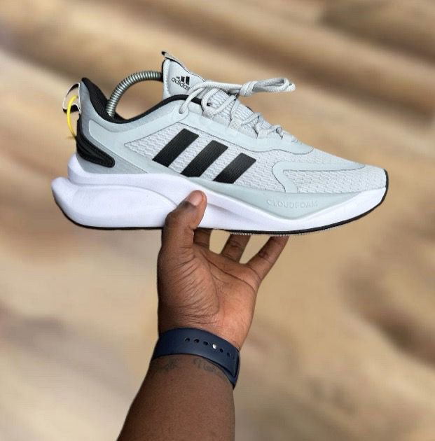 Pharesbyese's tweet photo. Adidas Originals Cloudfoam Running Sneakers 😍

Size : 40-45 

Price : 35,000

(Price is temporary) https://t.co/5WGG6NH0Ya
