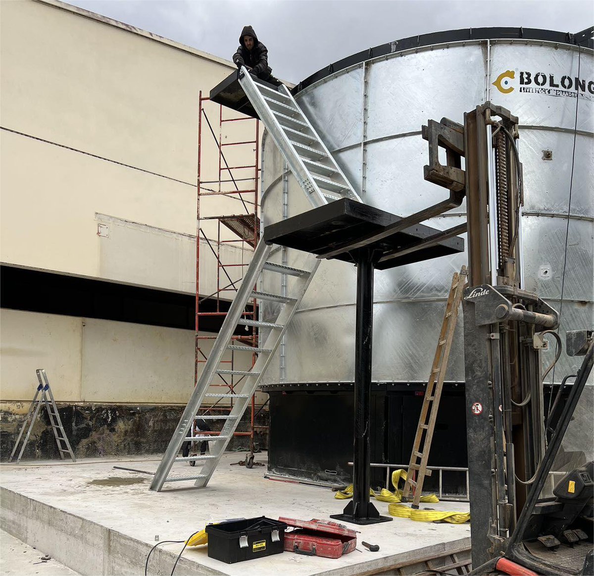 bolongcompost's tweet image. Bolong compost machine installation site in Spain. 😃 
3 sets compost machine, raw material is layer hen manure. 🐓 

#compostingmachine #compostmakingmachine 
#fermentationmachine #fermentationtank #composting #fermentation #fertilizer #manure #waste #organic #fertilizer