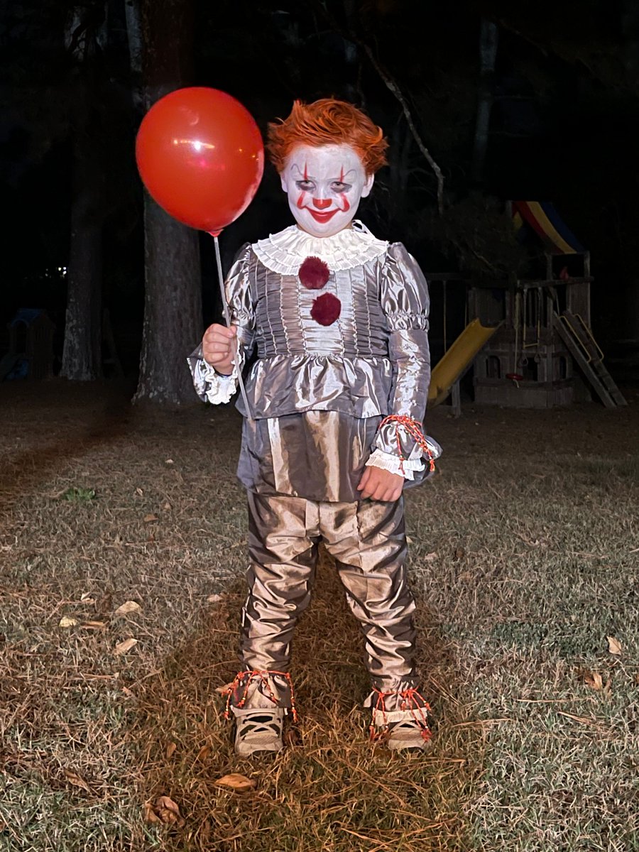 KATVNews's tweet photo. Happy #Halloween! We hope you all have a safe and spooky day. #VittoriaHunter sent in this photo of her son #Kayzen last year as #Pennywise from @StephenKing's "#It." We can't wait to see what he pulls off this year.

#ChimeIn: https://t.co/YwR0jXHXs7 | #arnews https://t.co/6UxWfgYUut