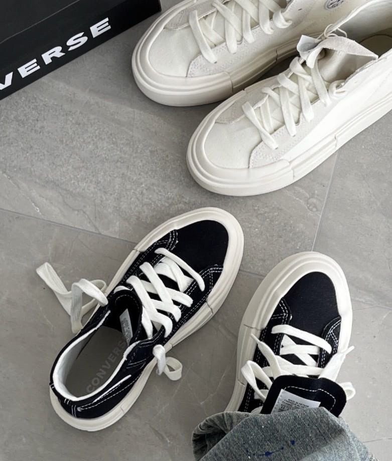 Pharesbyese's tweet photo. NEW SZN CONVERSE 

Size 38-44

N40,000 https://t.co/3rPjfhjGGn
