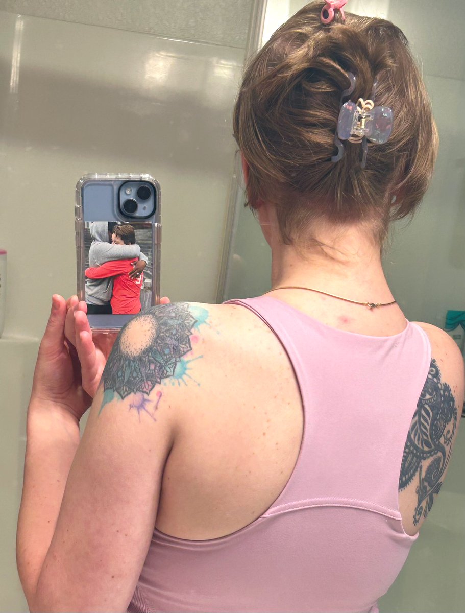 audrey_pixel's tweet photo. My hair is officially “awkward claw clip bun” length https://t.co/JXxQkM00DR