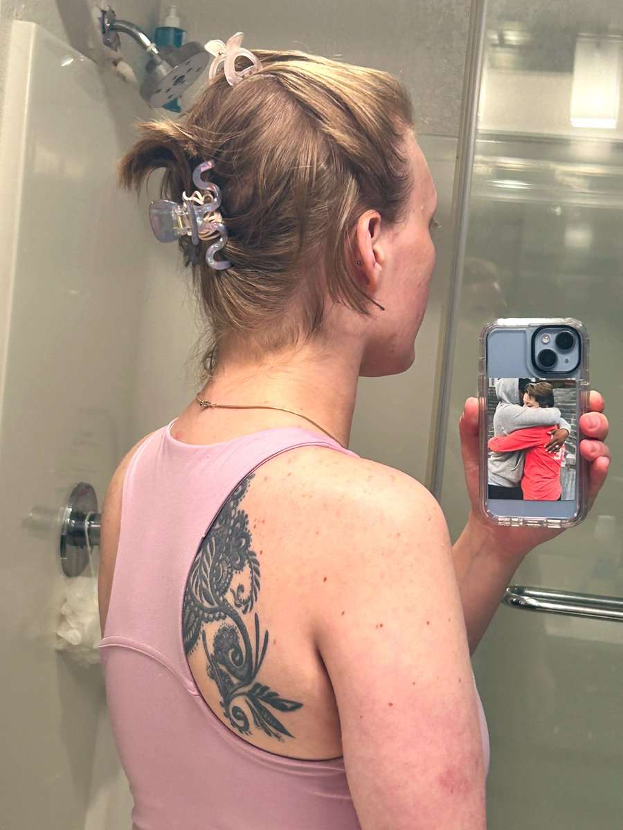 audrey_pixel's tweet photo. My hair is officially “awkward claw clip bun” length https://t.co/JXxQkM00DR