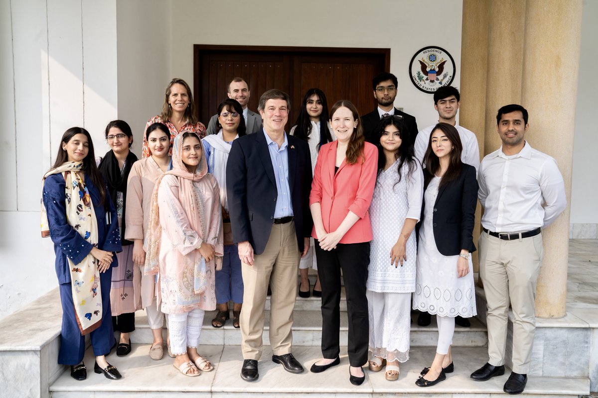 Youth hold immense potential to shape the future. DCM Schofer and CG Hawkins engaged with bright 🇵🇰 students about building connections and strengthening our 🇺🇸🇵🇰partnership now & into the future.