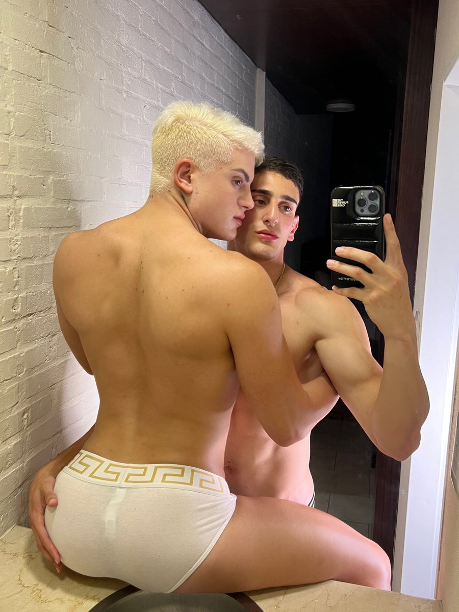 Twinks t.coCiAaih98RA 