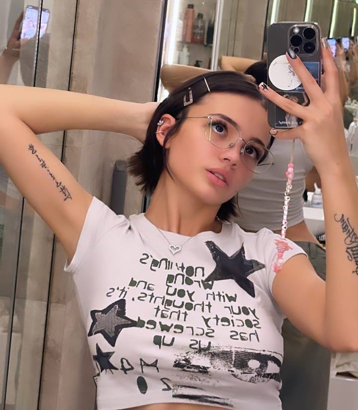 igornotcreator's tweet photo. А теперь Валя сделала каре. Ну чем не восходящая звезда электронной музыки? https://t.co/rpfUCf6ETD
